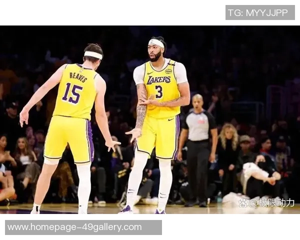 快船与湖人激战正酣企鹅体育全程直播精彩瞬间回顾